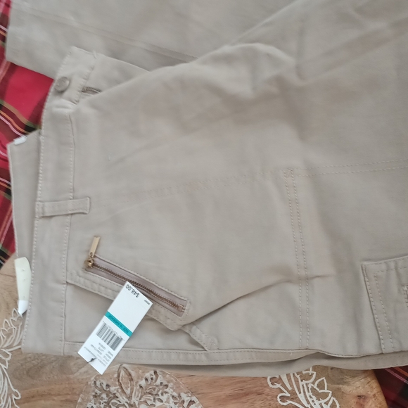 NWT Gloria Vanderbilt khaki colored pants size 16 - Picture 2 of 5